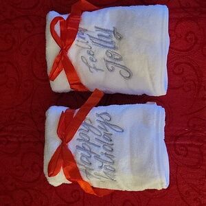 QUERA 2 PK WHITE SILVER EMBROIDERED HOLIDAY HAND TOWELS 100% COTTON 14X30" NEW